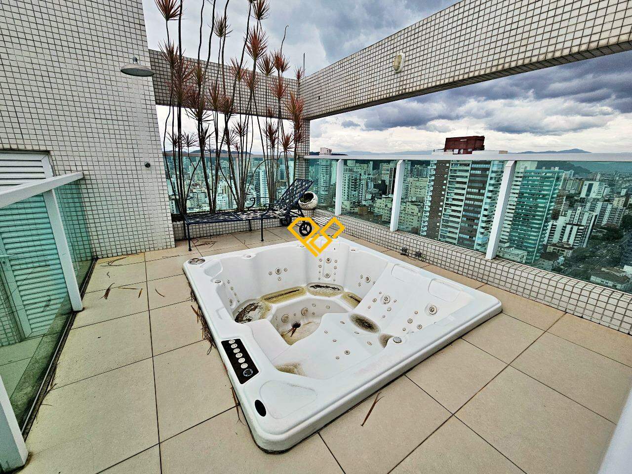 Cobertura à venda no Boqueirão: Jacuzzi