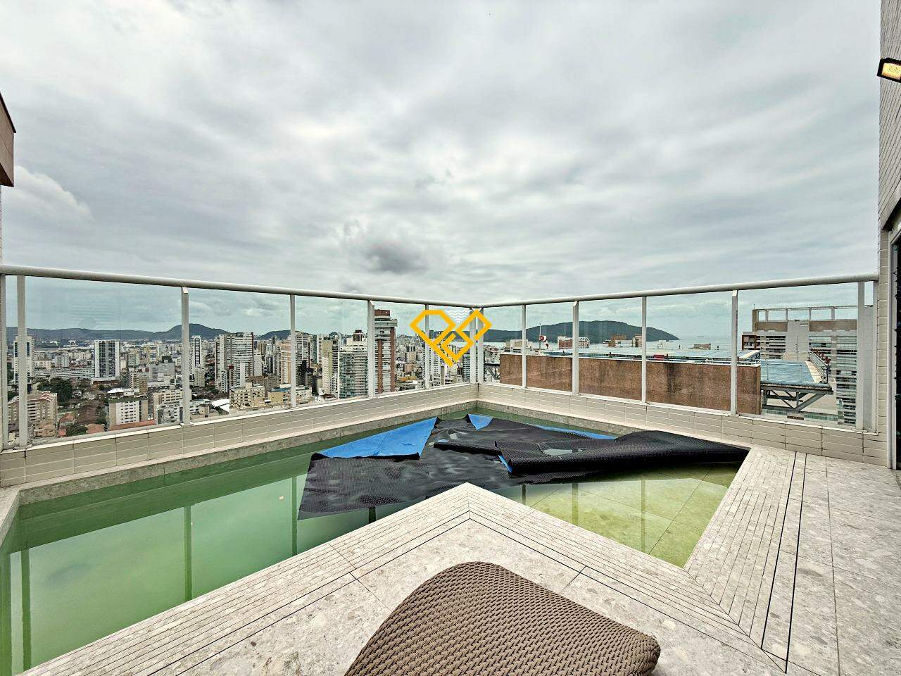 Cobertura à venda no Gonzaga: Piscina