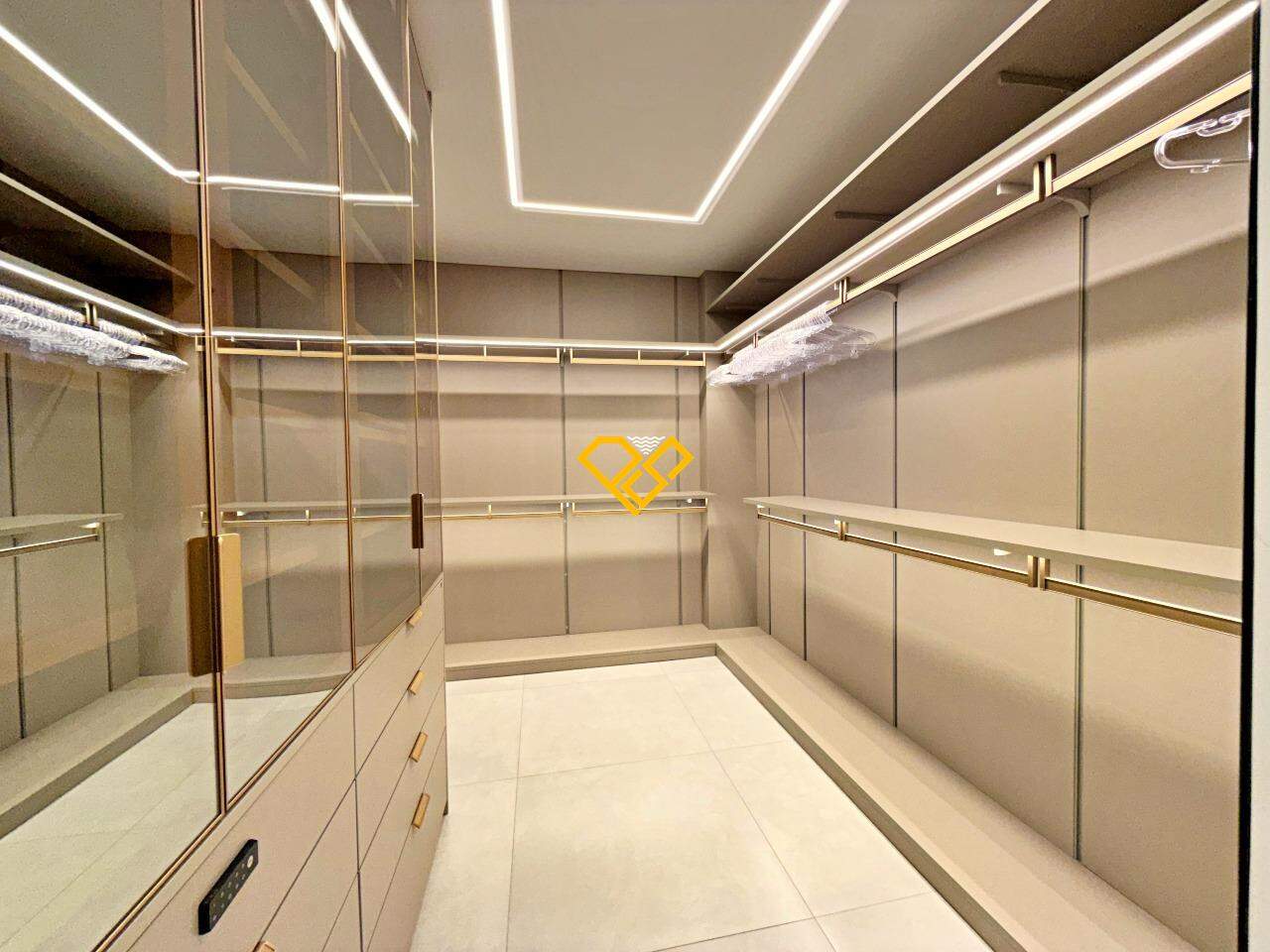 Cobertura à venda no Gonzaga: Dormitório 1 - suíte master - closet