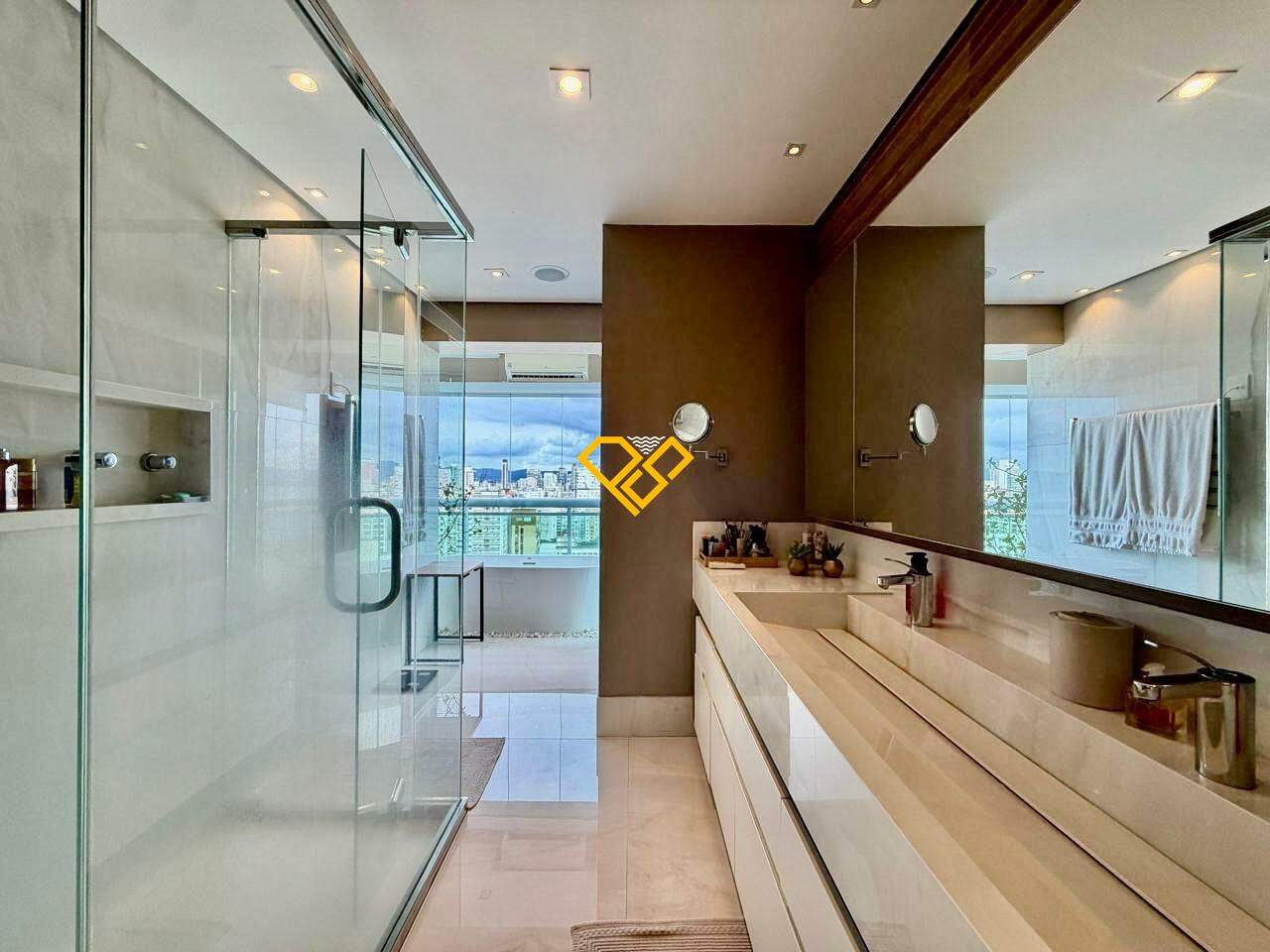 Apartamento à venda no Gonzaga: wc suite master