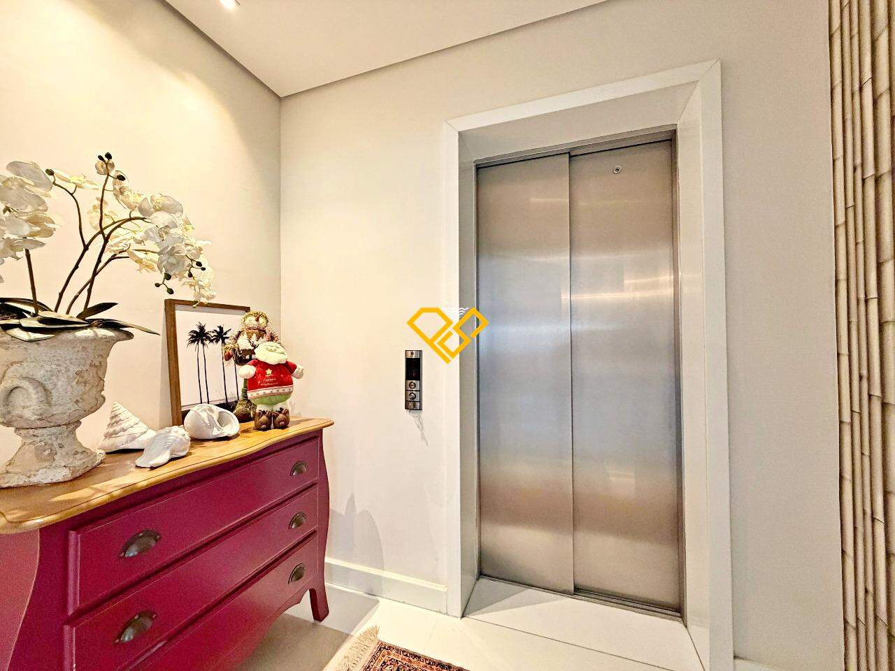 Apartamento à venda no Gonzaga: Hall privativo