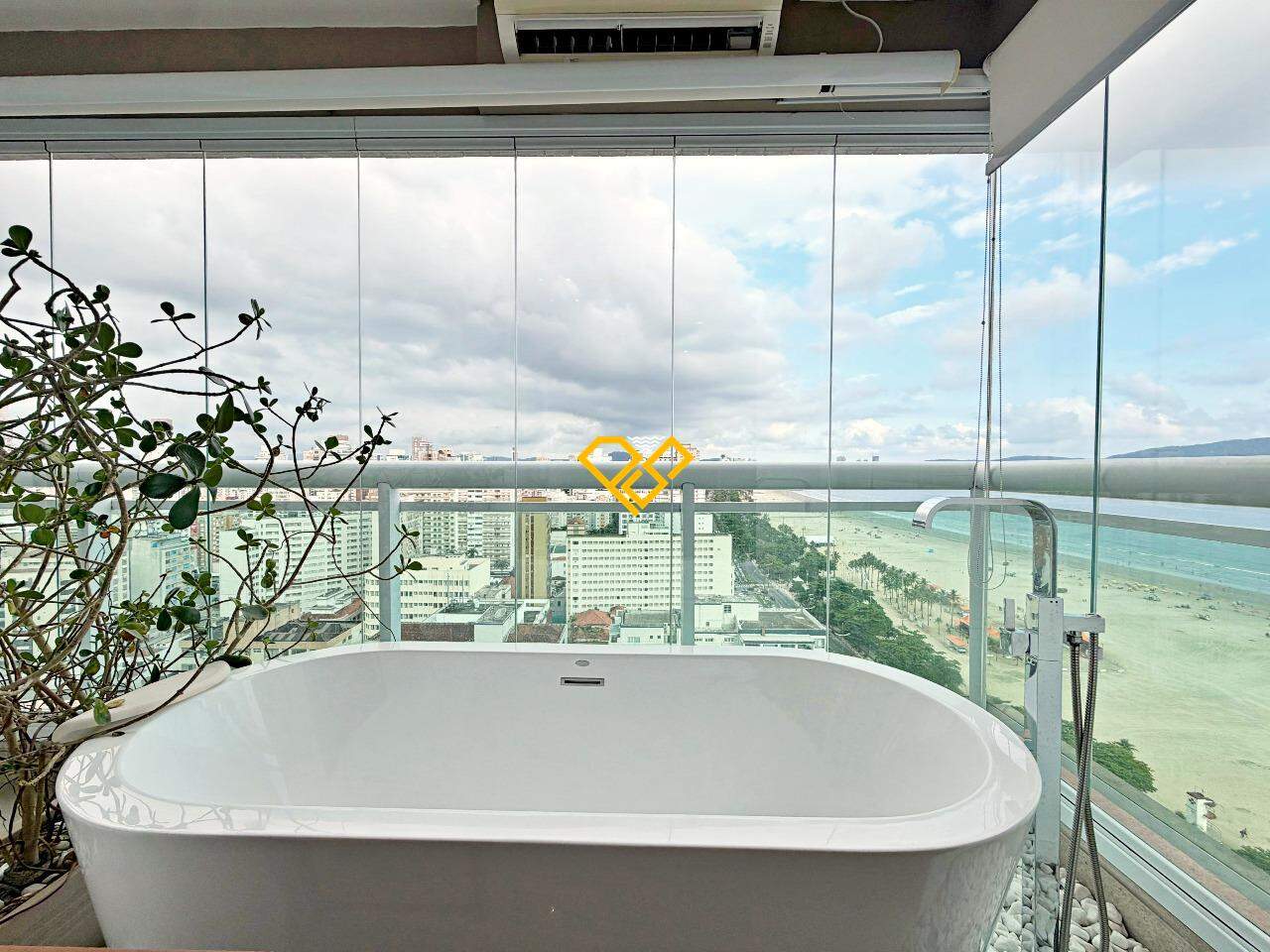 Apartamento à venda no Gonzaga: Banheira suíte master