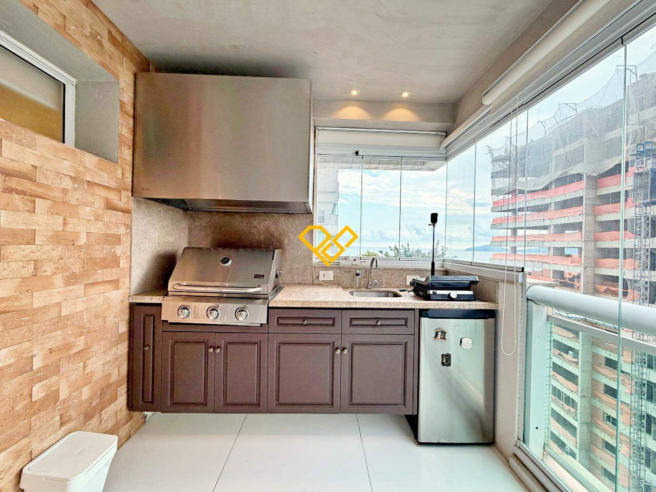 Apartamento à venda no Gonzaga: Varanda com churrasqueira