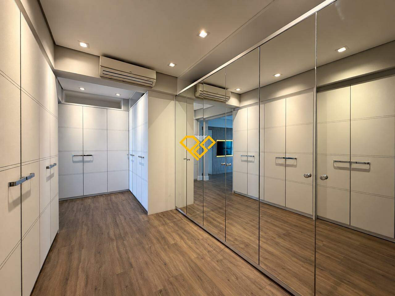 Apartamento à venda no Gonzaga: closet