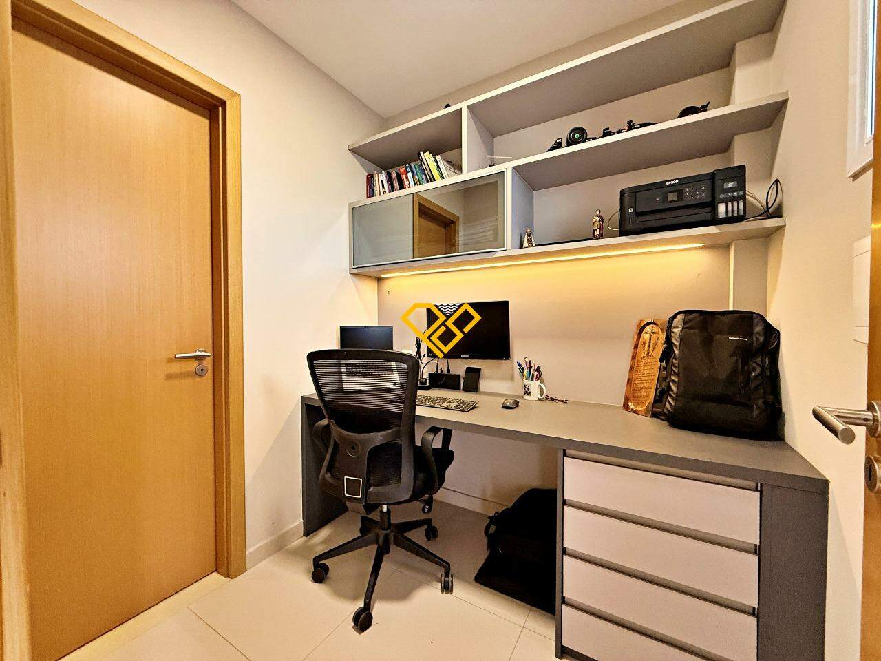 Apartamento para aluguel no Embaré: Dependência - escritório