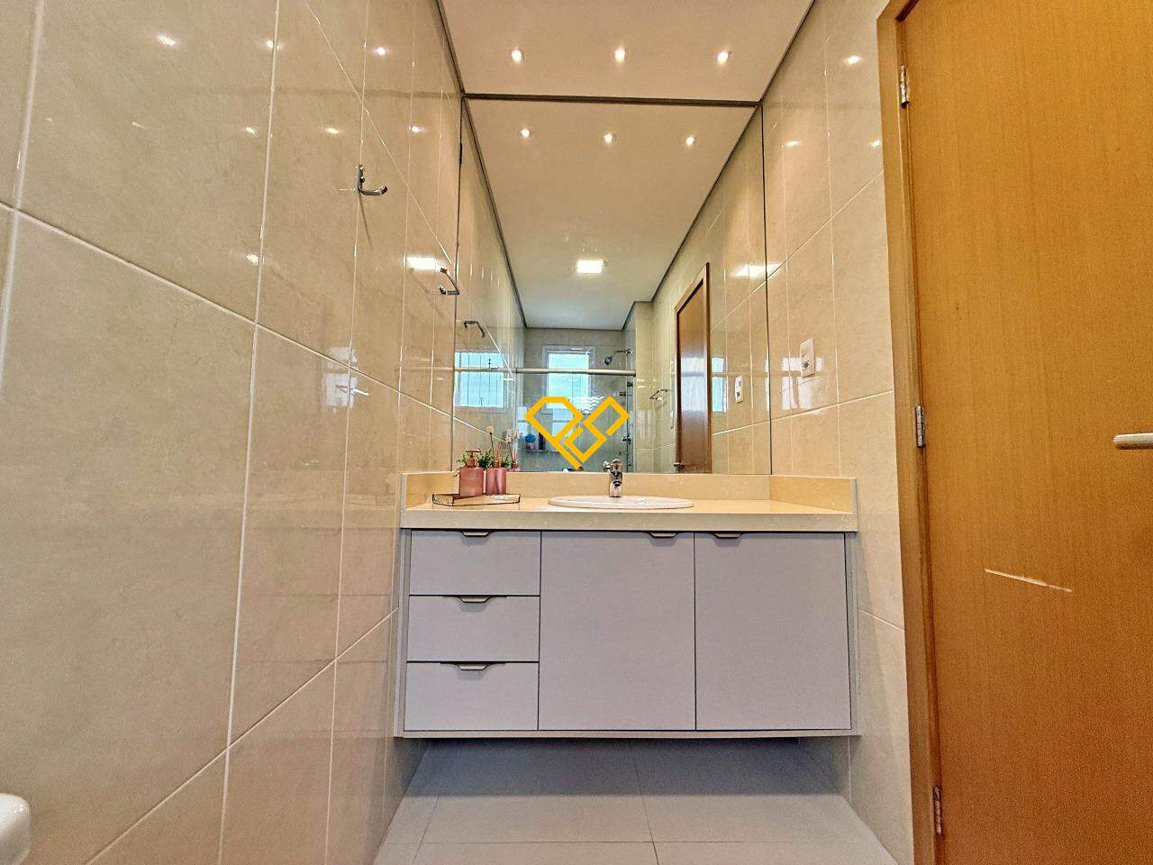 Apartamento para aluguel no Embaré: Wc suíte 2