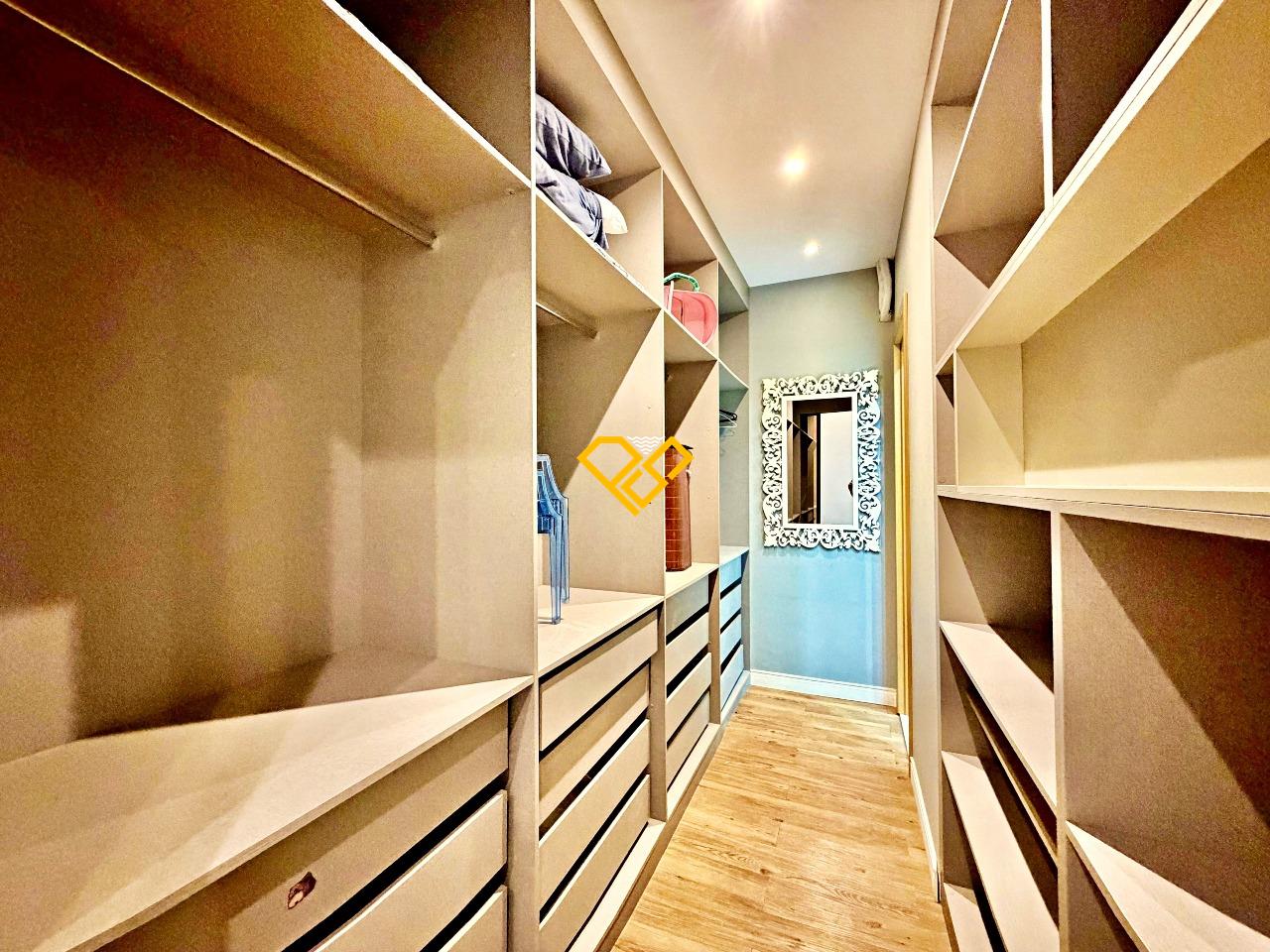 Apartamento à venda no Embaré: Suíte 1 - master - closet