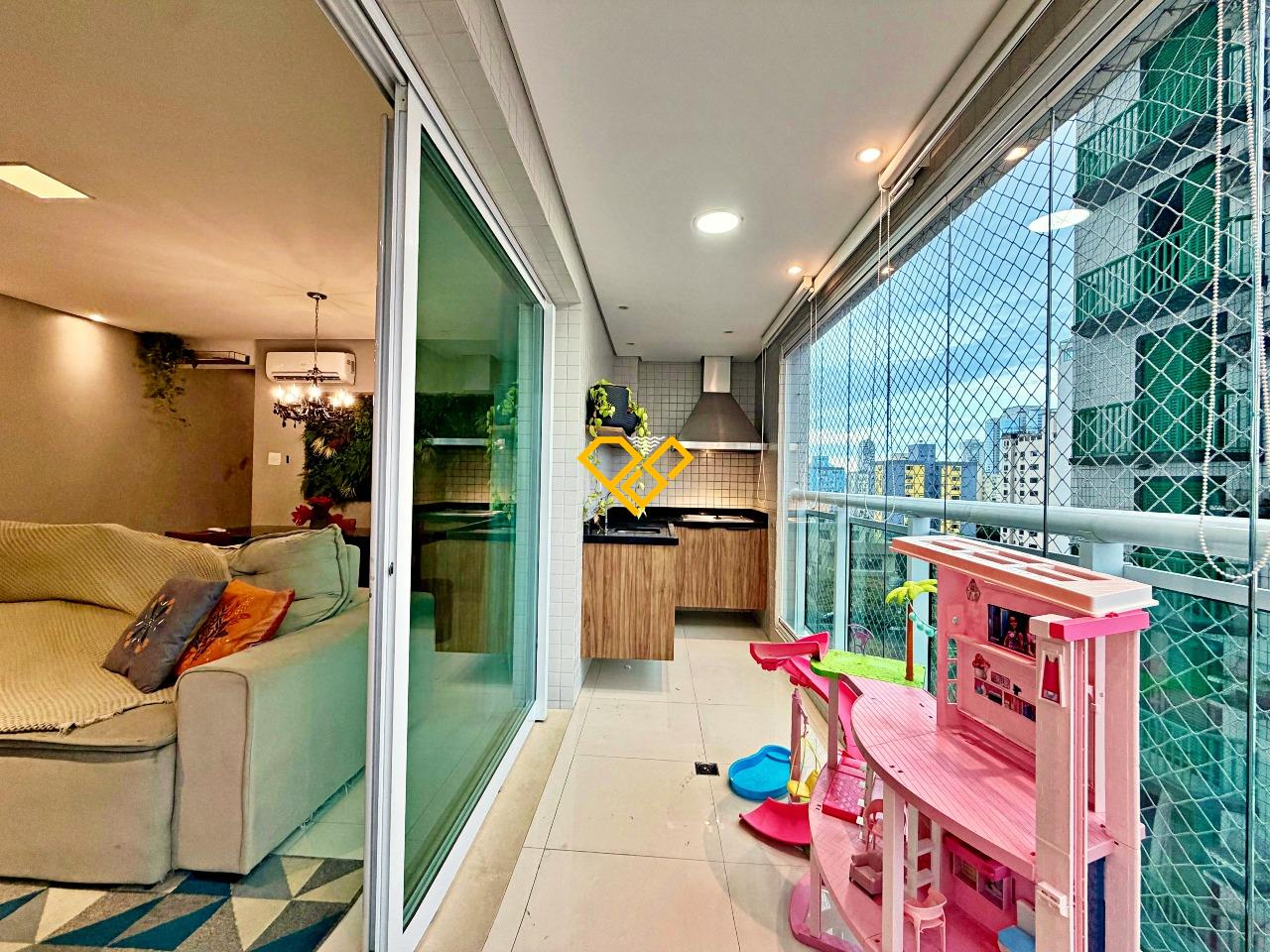 Apartamento à venda no Embaré: Varanda com churrasqueira