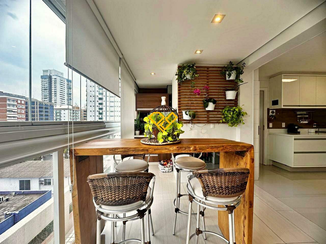 Apartamento à venda no Gonzaga: Varanda com churrasqueira