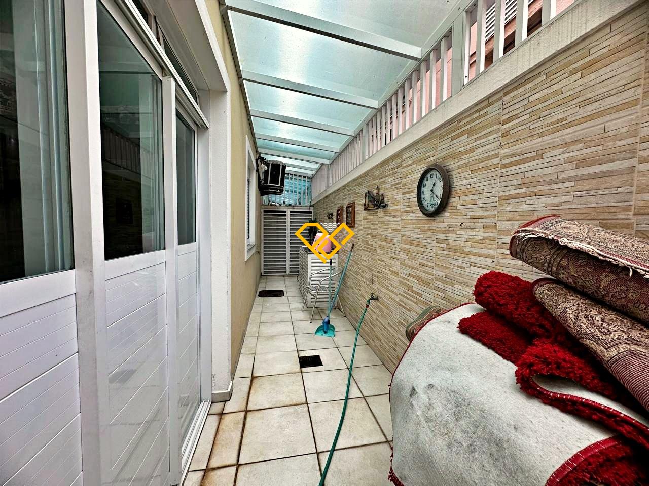 Sobrado à venda no Gonzaga: Quintal lateral