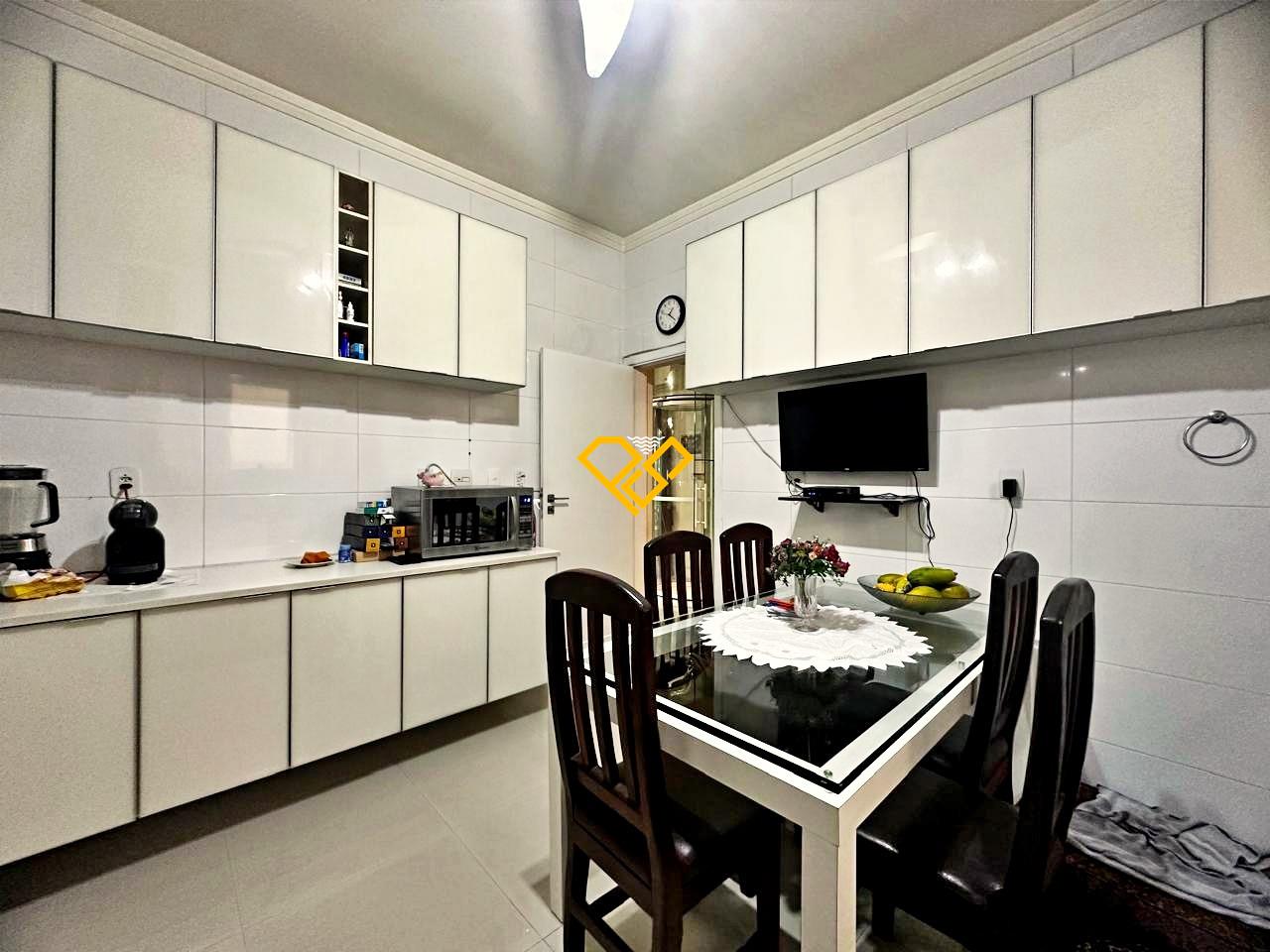 Sobrado à venda no Gonzaga: Cozinha 1° piso