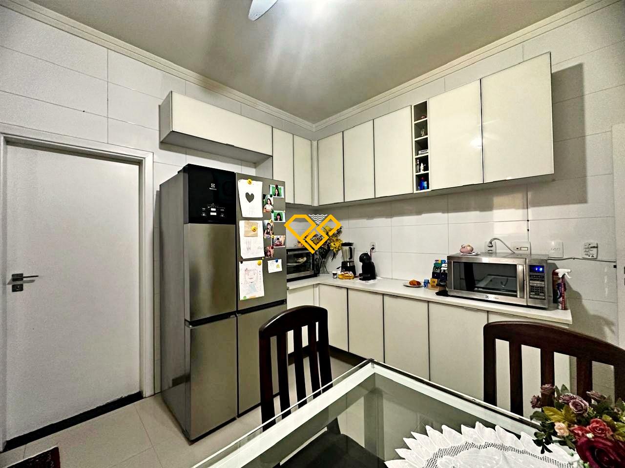 Sobrado à venda no Gonzaga: Cozinha 1° piso