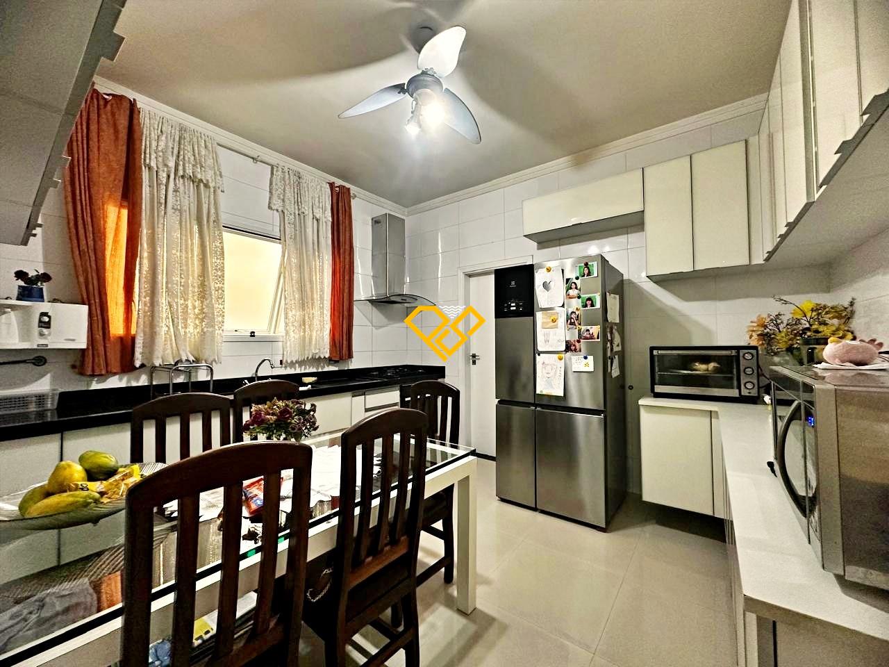 Sobrado à venda no Gonzaga: Cozinha 1° piso