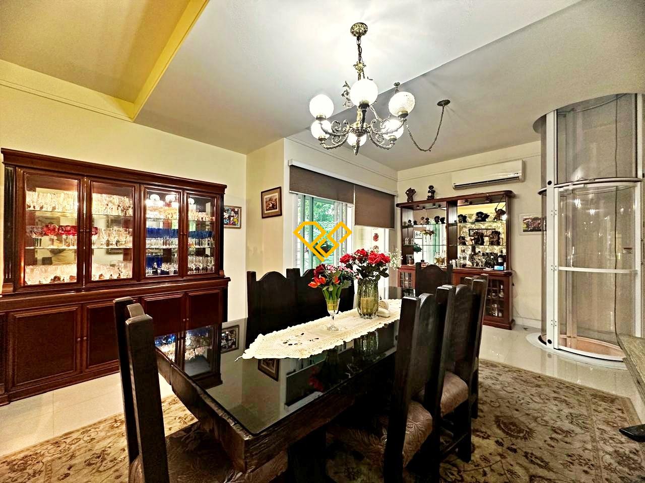 Sobrado à venda no Gonzaga: Sala 1° piso