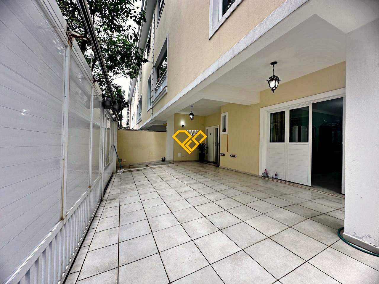 Sobrado à venda no Gonzaga: Garagem