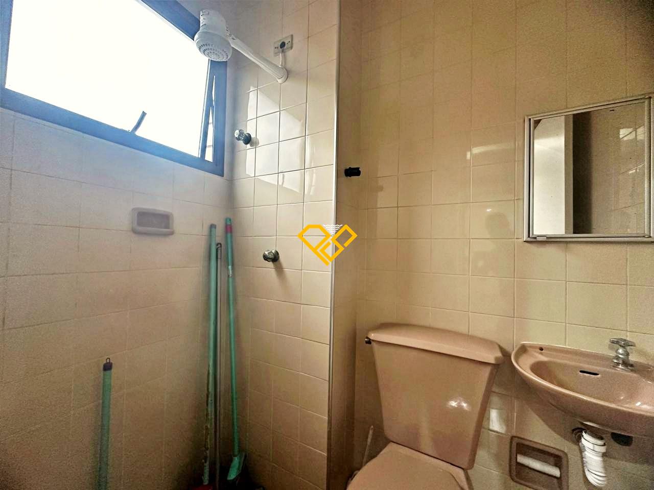 Apartamento à venda no Gonzaga: Wc de serviço