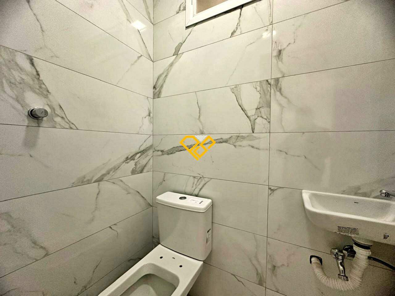 Sobreposta Alta à venda no Embaré: Wc piscina