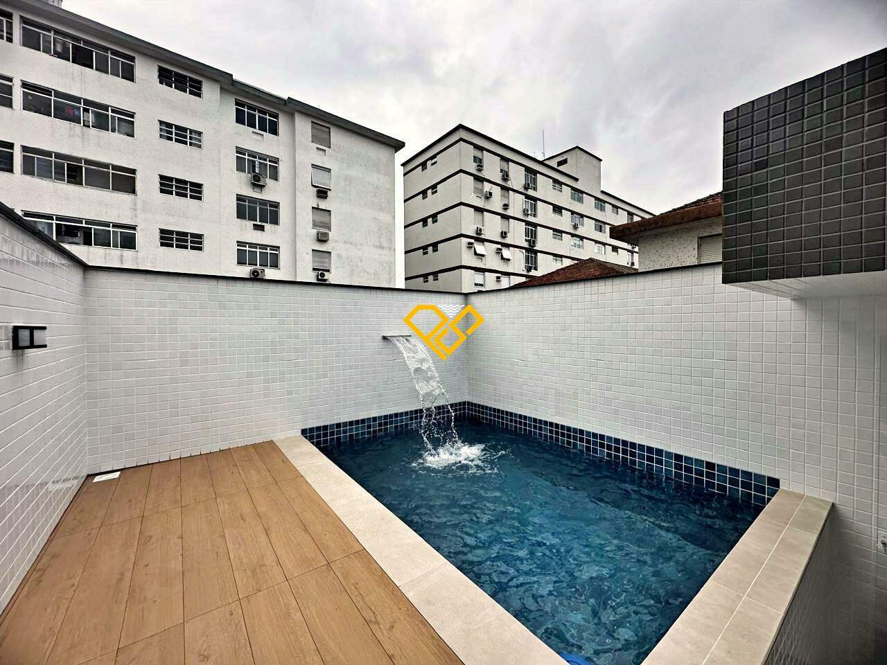 Sobreposta Alta à venda no Embaré: Piscina