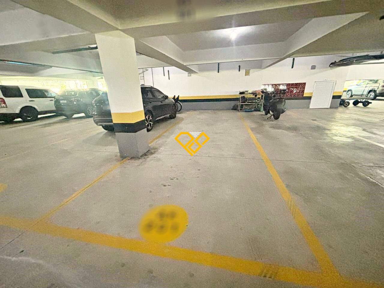 Apartamento à venda no Ponta da Praia: Garagem