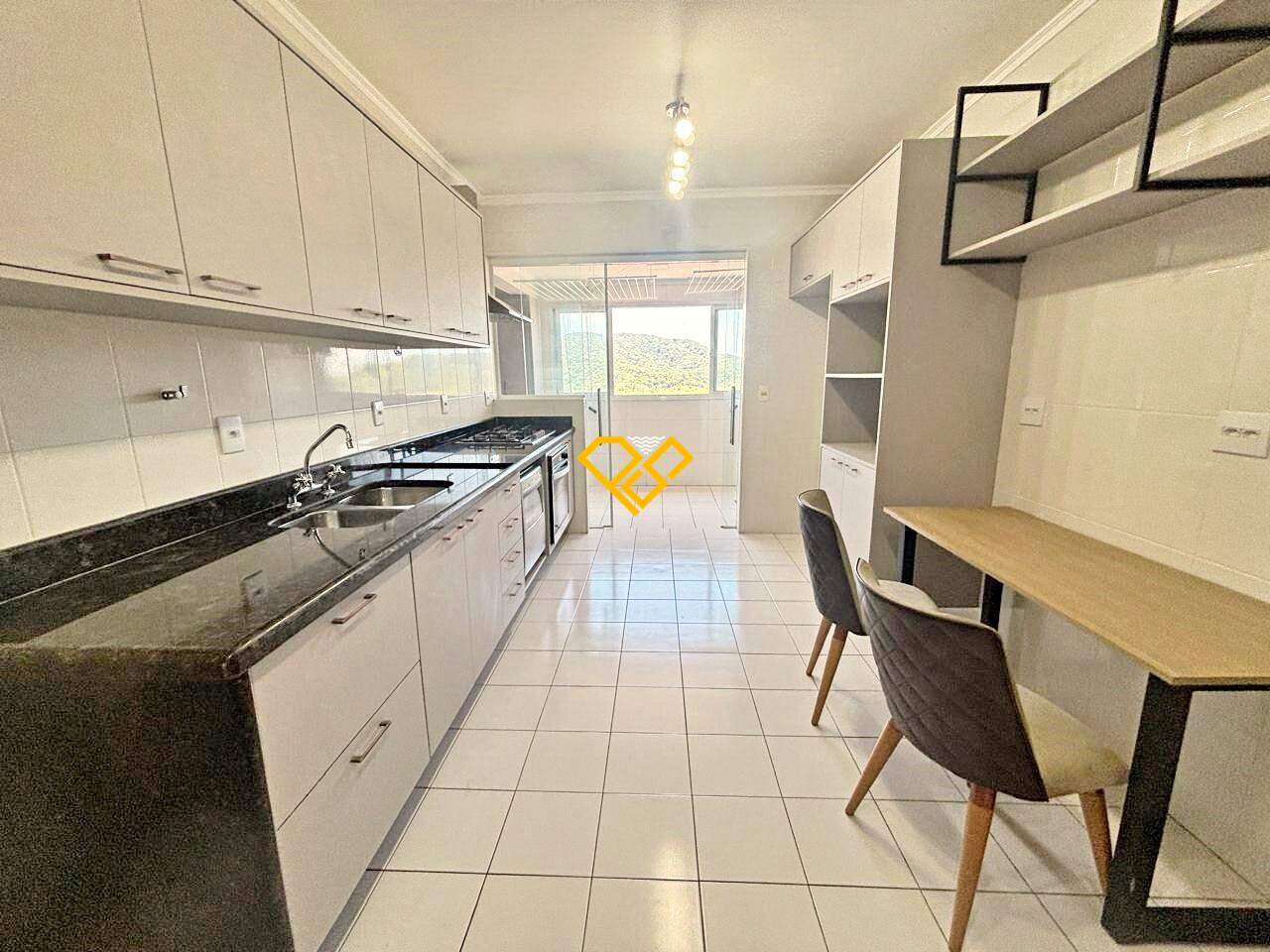 Apartamento à venda no Ponta da Praia: Cozinha