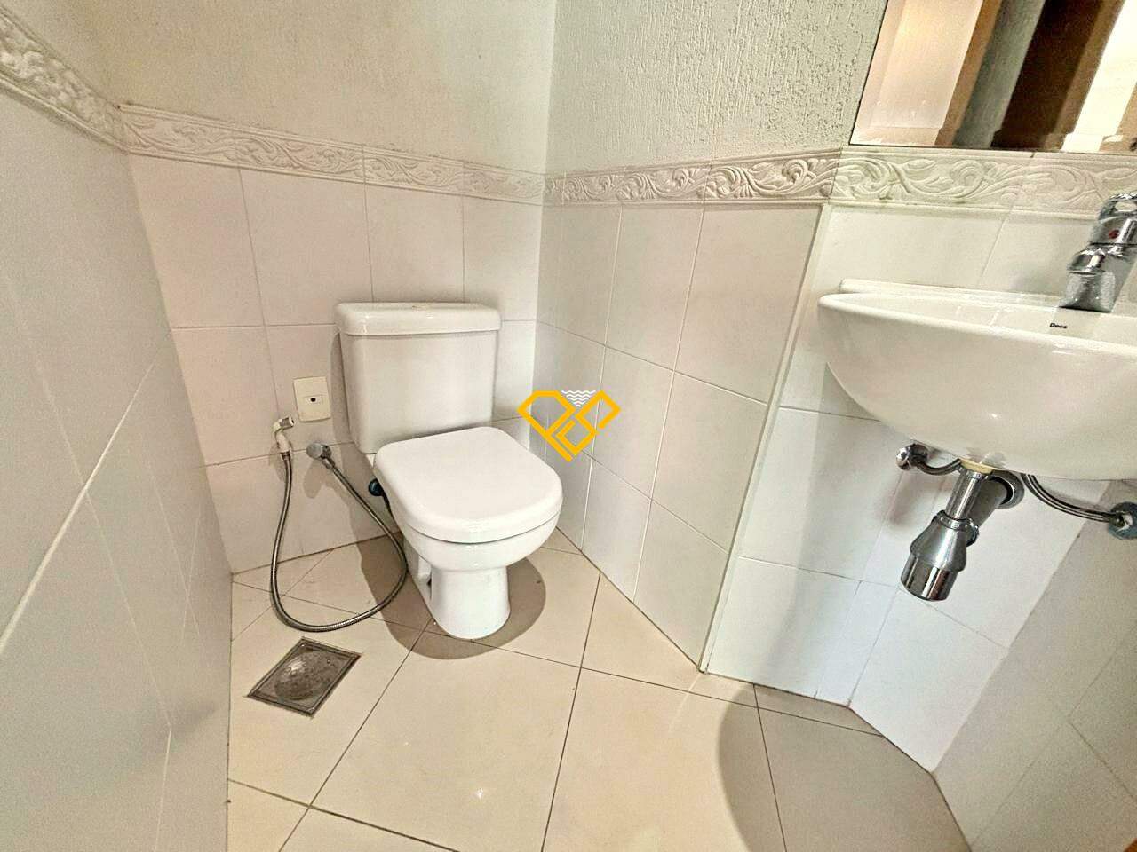 Apartamento à venda no Ponta da Praia: Lavabo