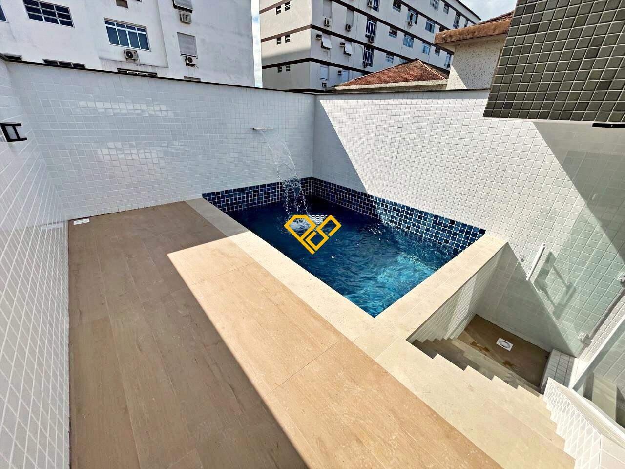 Sobreposta Alta à venda no Embaré: Piscina