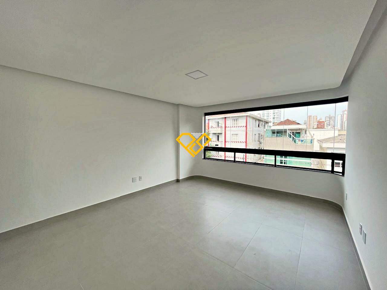 Sobreposta Alta à venda no Embaré: Sala