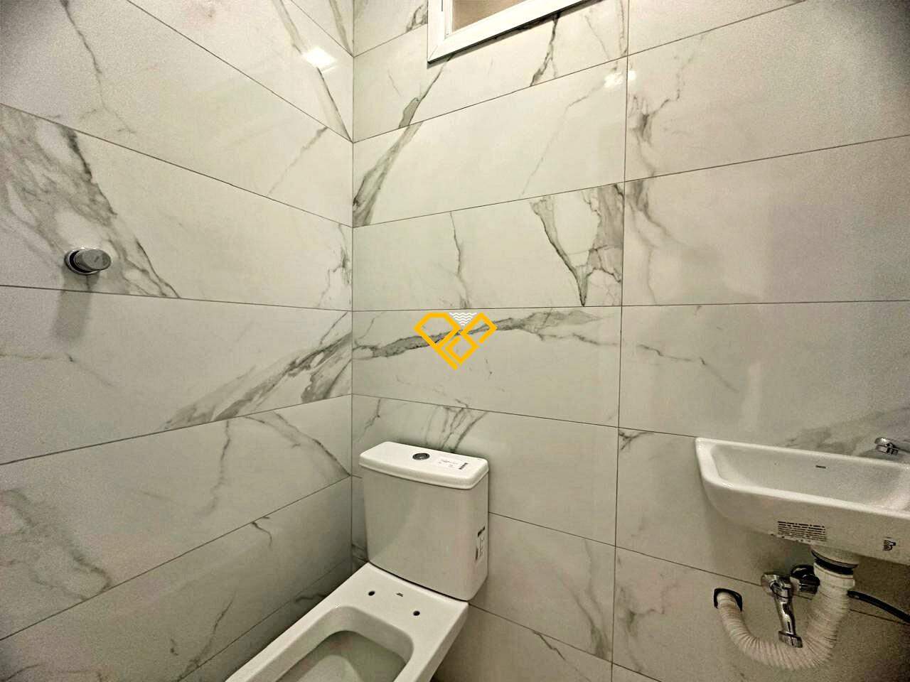 Sobreposta Alta à venda no Embaré: Wc piscina