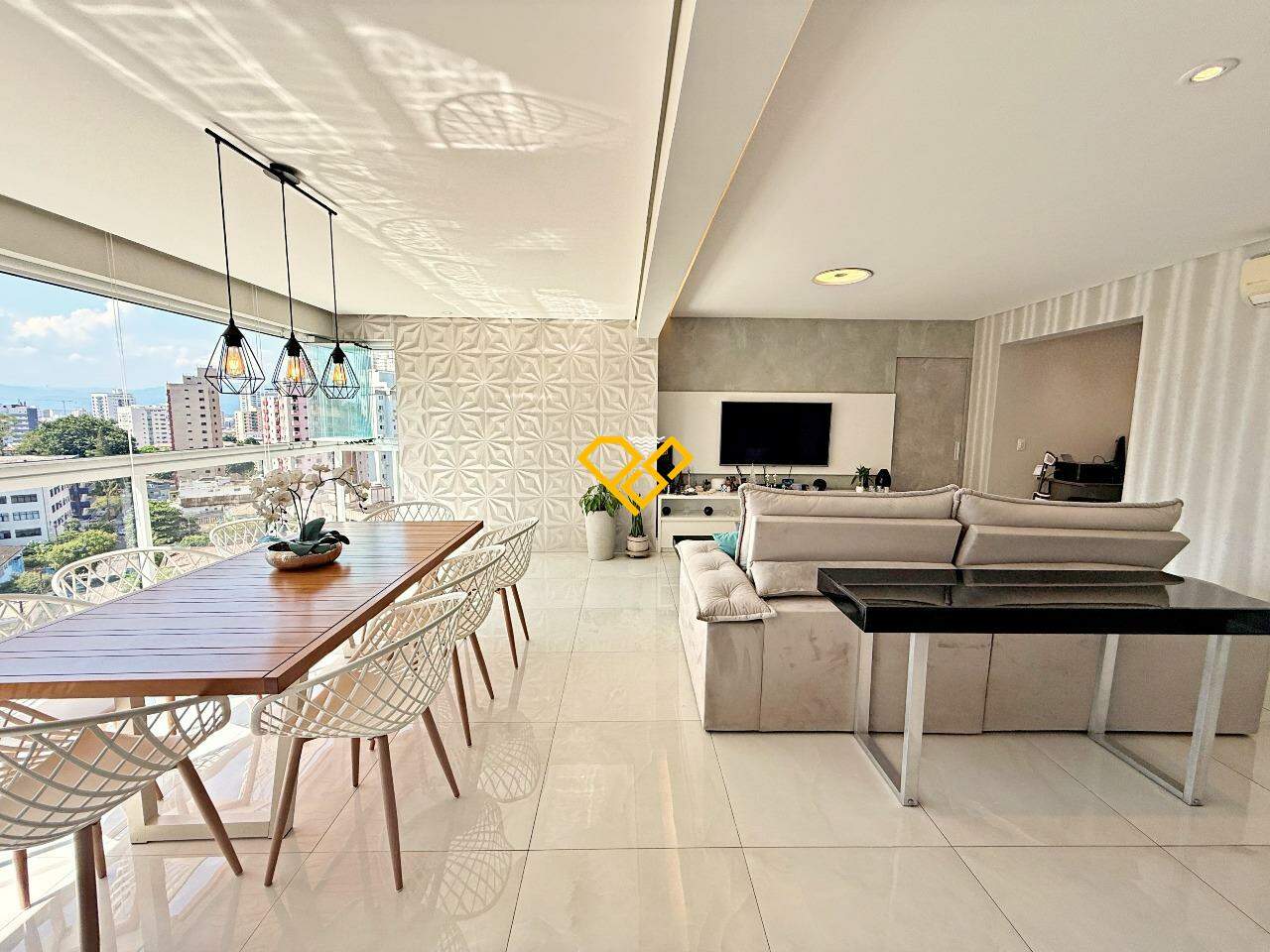 Apartamento à venda no Ponta da Praia: Varanda e sala