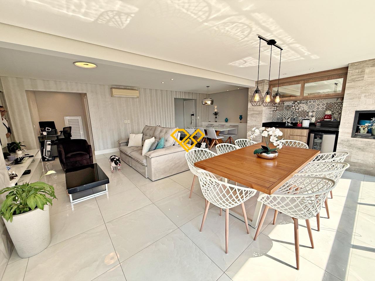 Apartamento à venda no Ponta da Praia: Varanda e sala