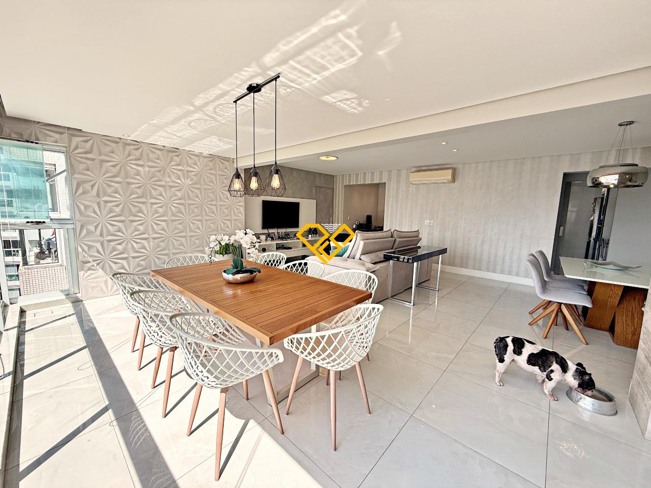 Apartamento à venda no Ponta da Praia: Varanda e sala