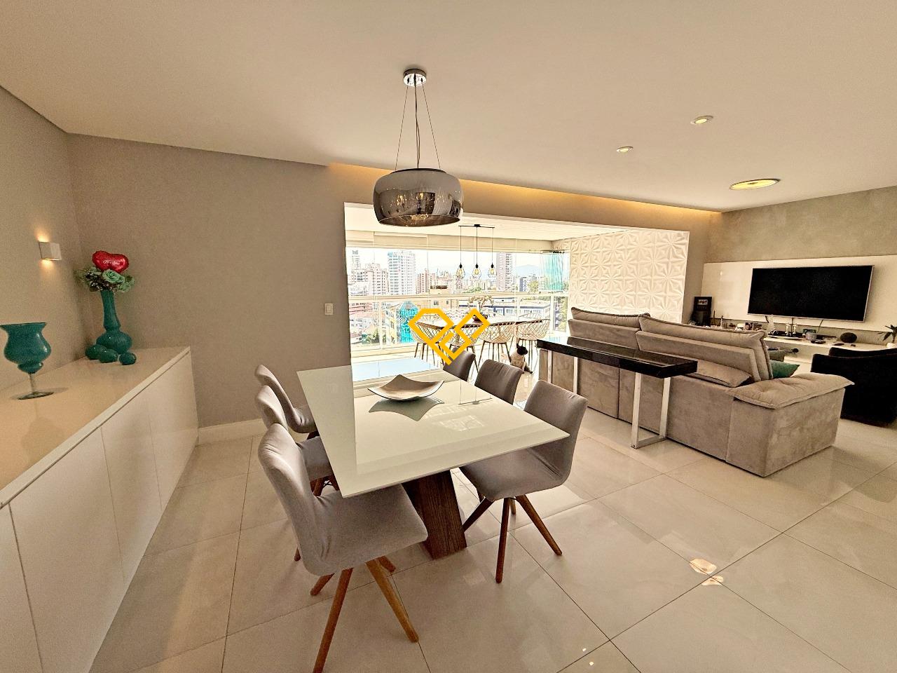 Apartamento à venda no Ponta da Praia: Varanda e sala