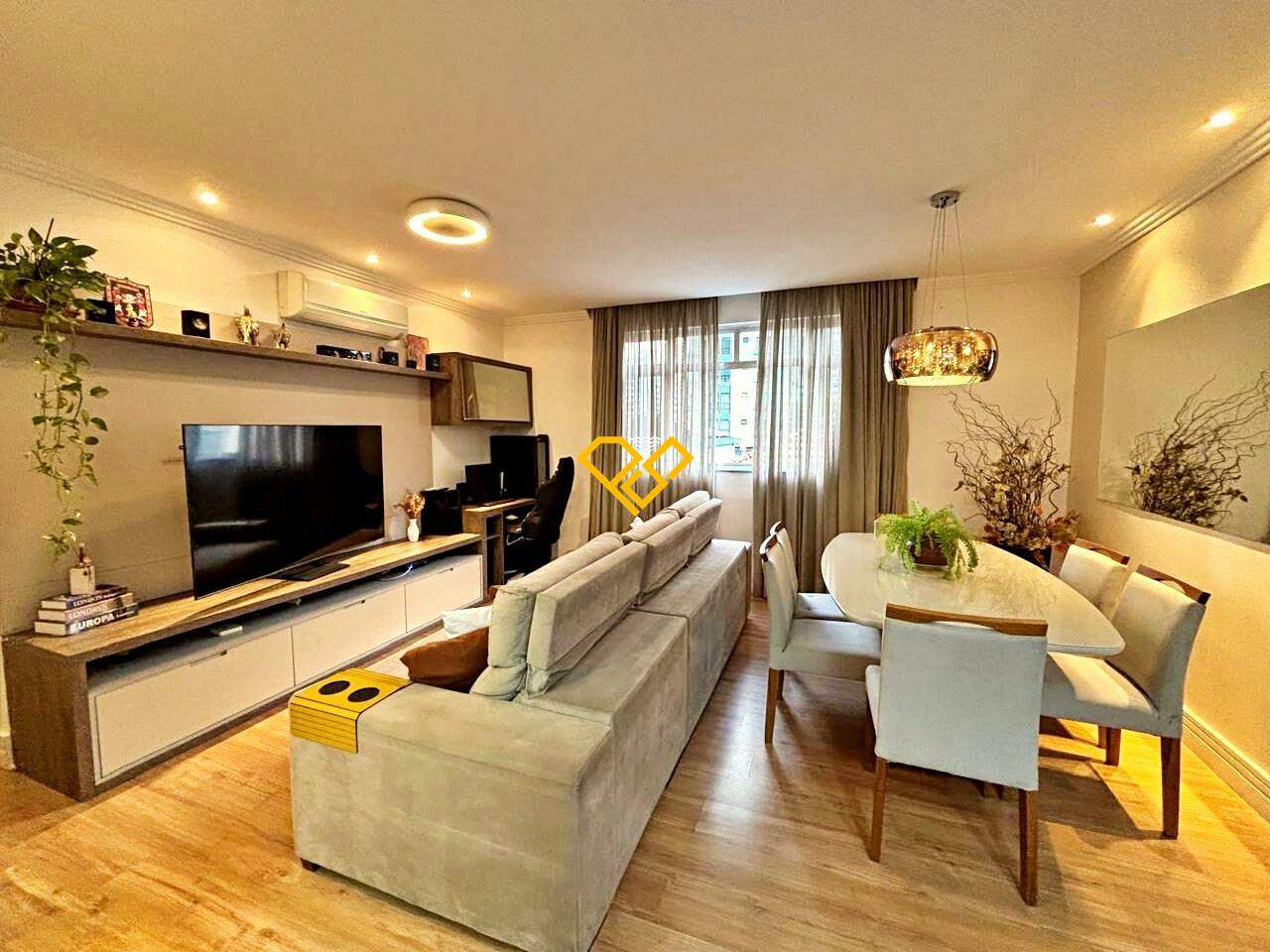 Apartamento à venda no Ponta da Praia: Sala