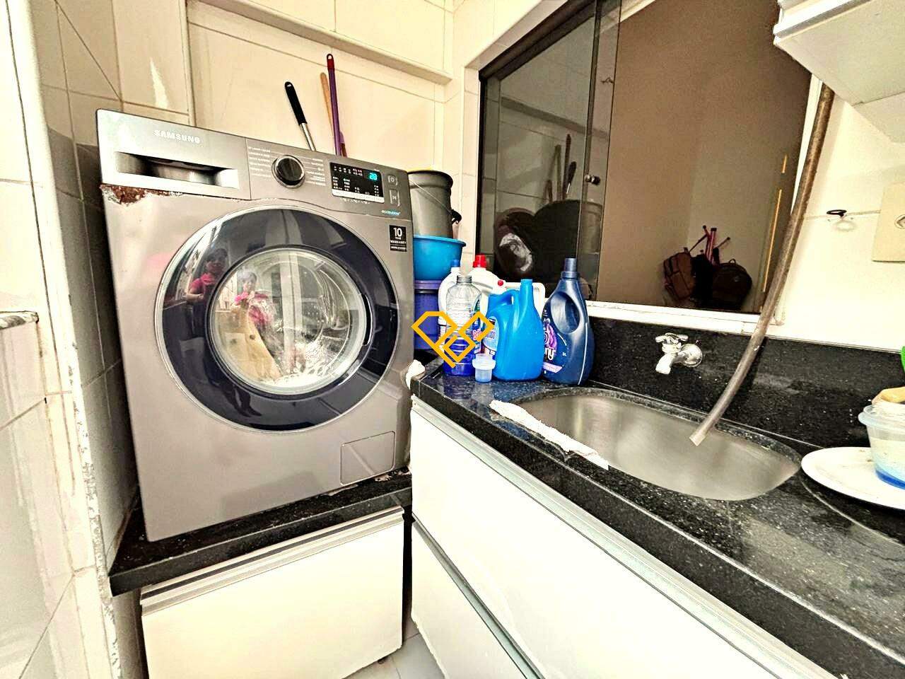 Apartamento à venda no Ponta da Praia: Área de serviço