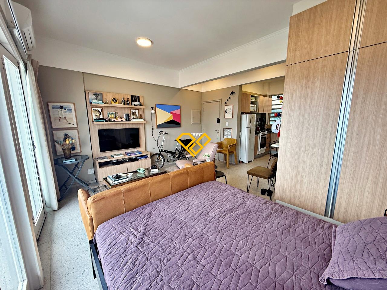 Apartamento à venda no Ponta da Praia: Sala e dormitório