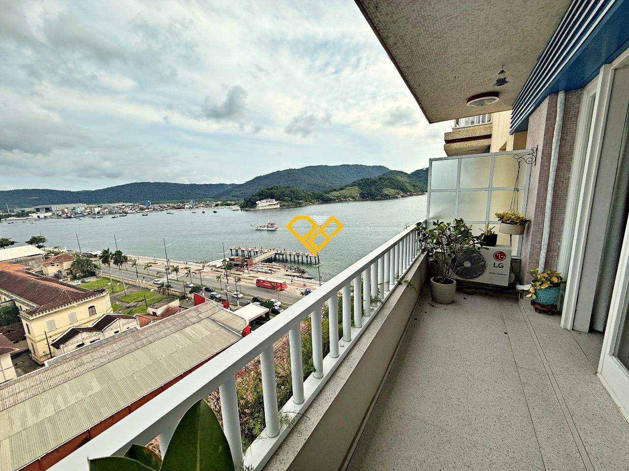 Apartamento à venda no Ponta da Praia: Varanda