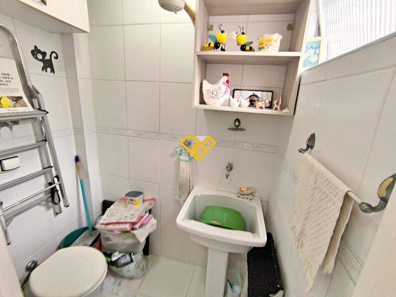 Apartamento à venda no Gonzaga: Wc de serviço