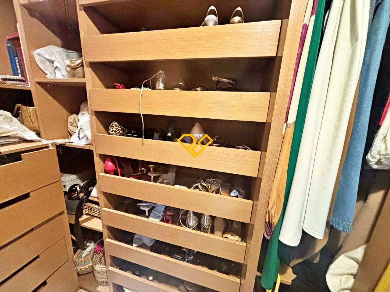 Apartamento à venda no Embaré: CLoset