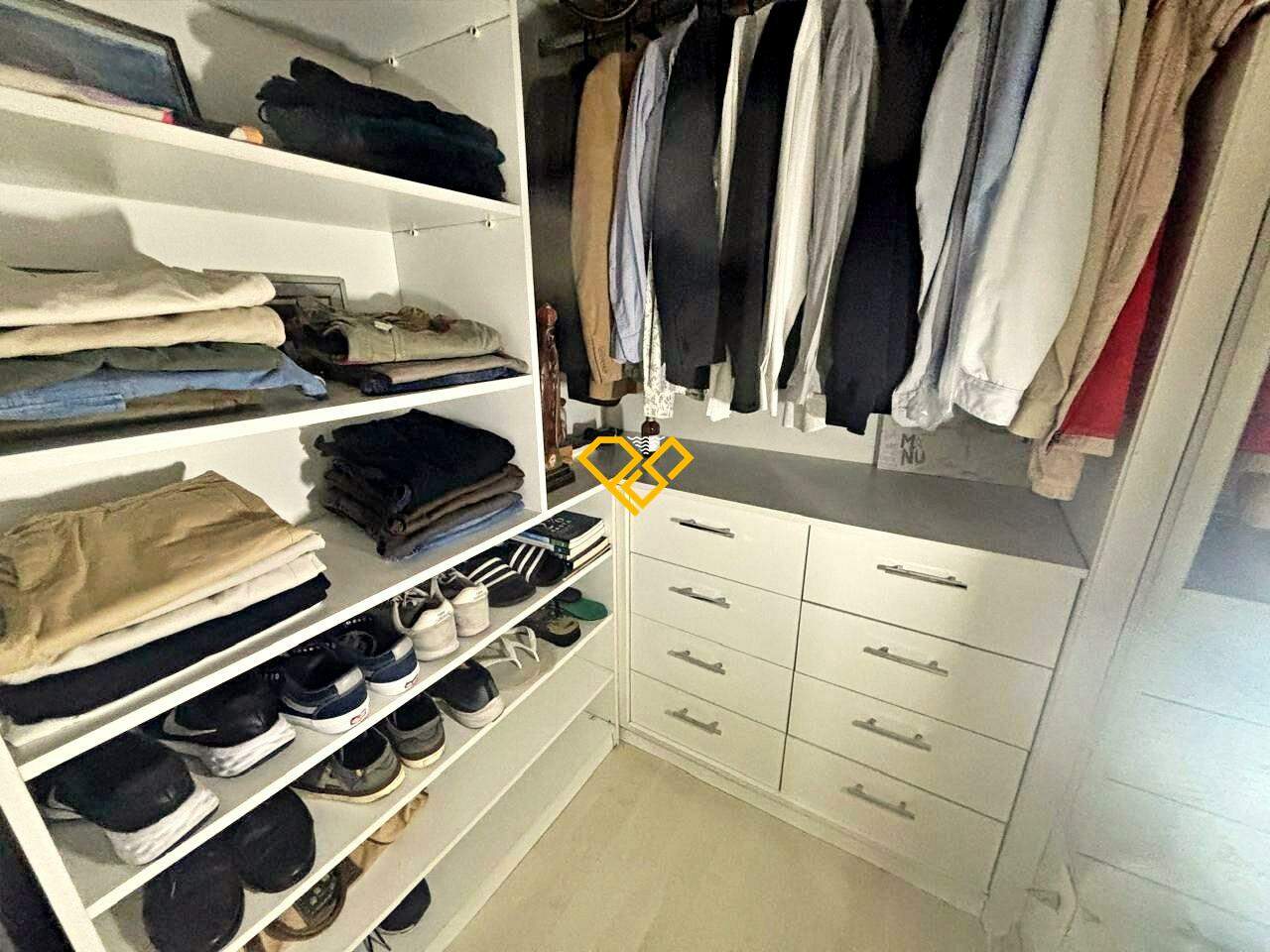 Apartamento à venda no Embaré: CLoset