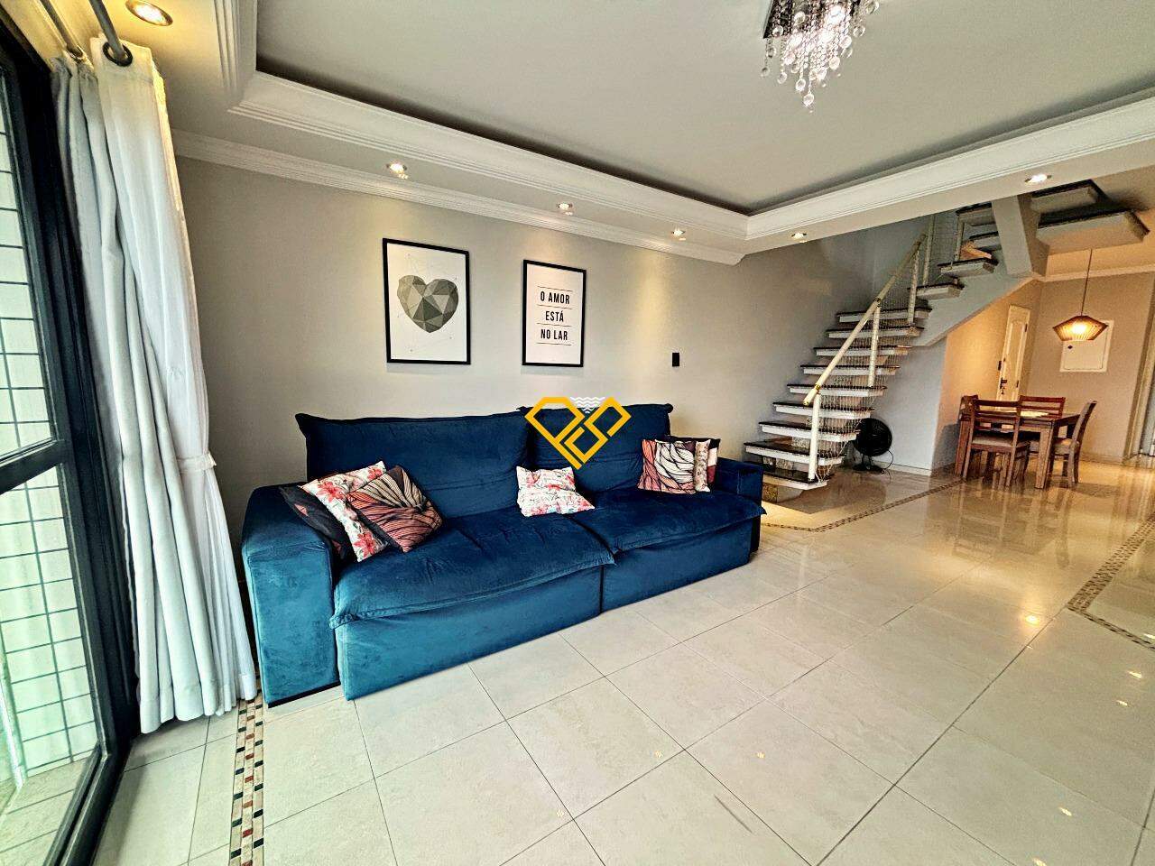 Cobertura à venda no Embaré: Sala 1° piso