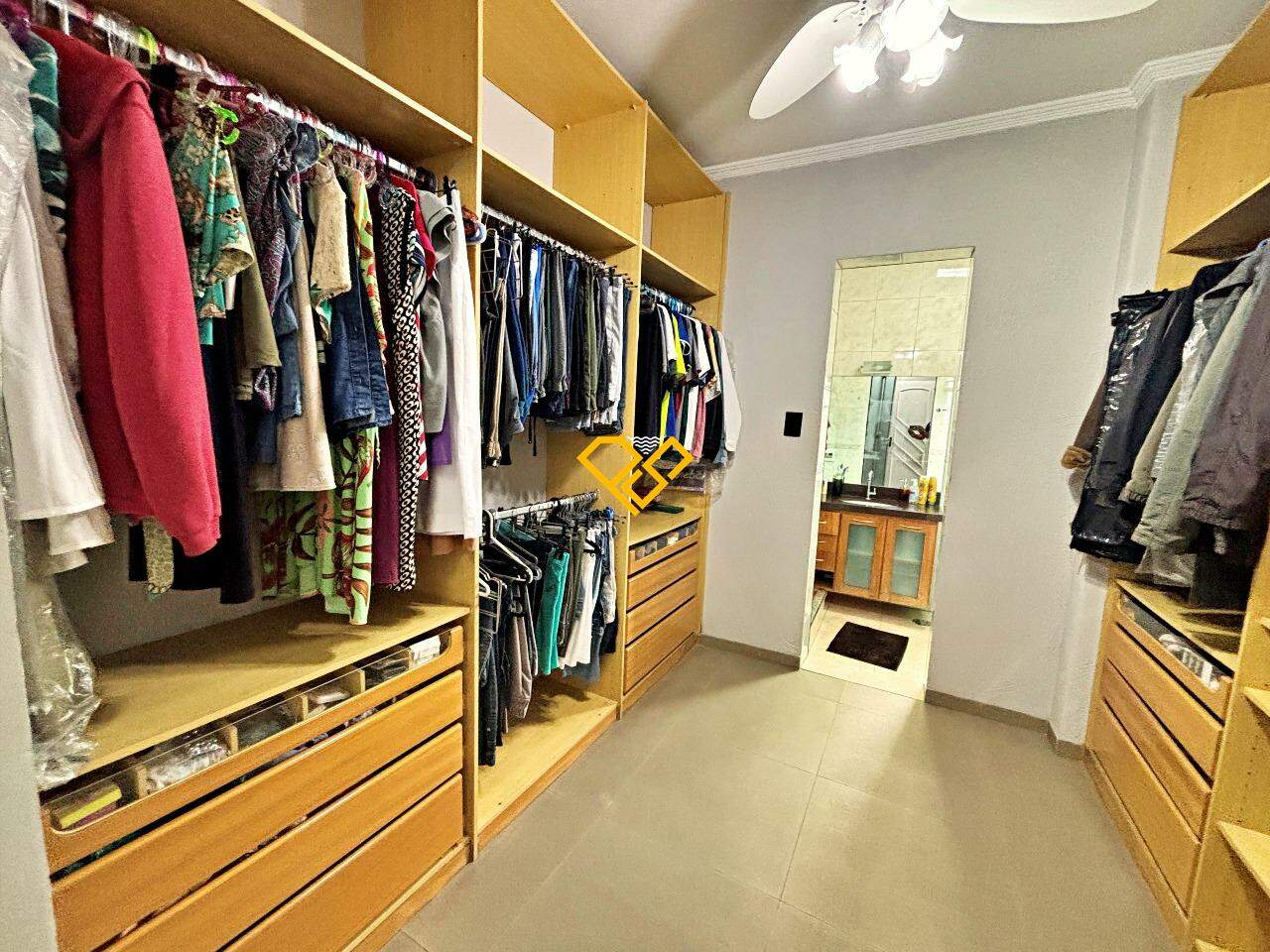 Cobertura à venda no Embaré: Suíte 1 - master - closet