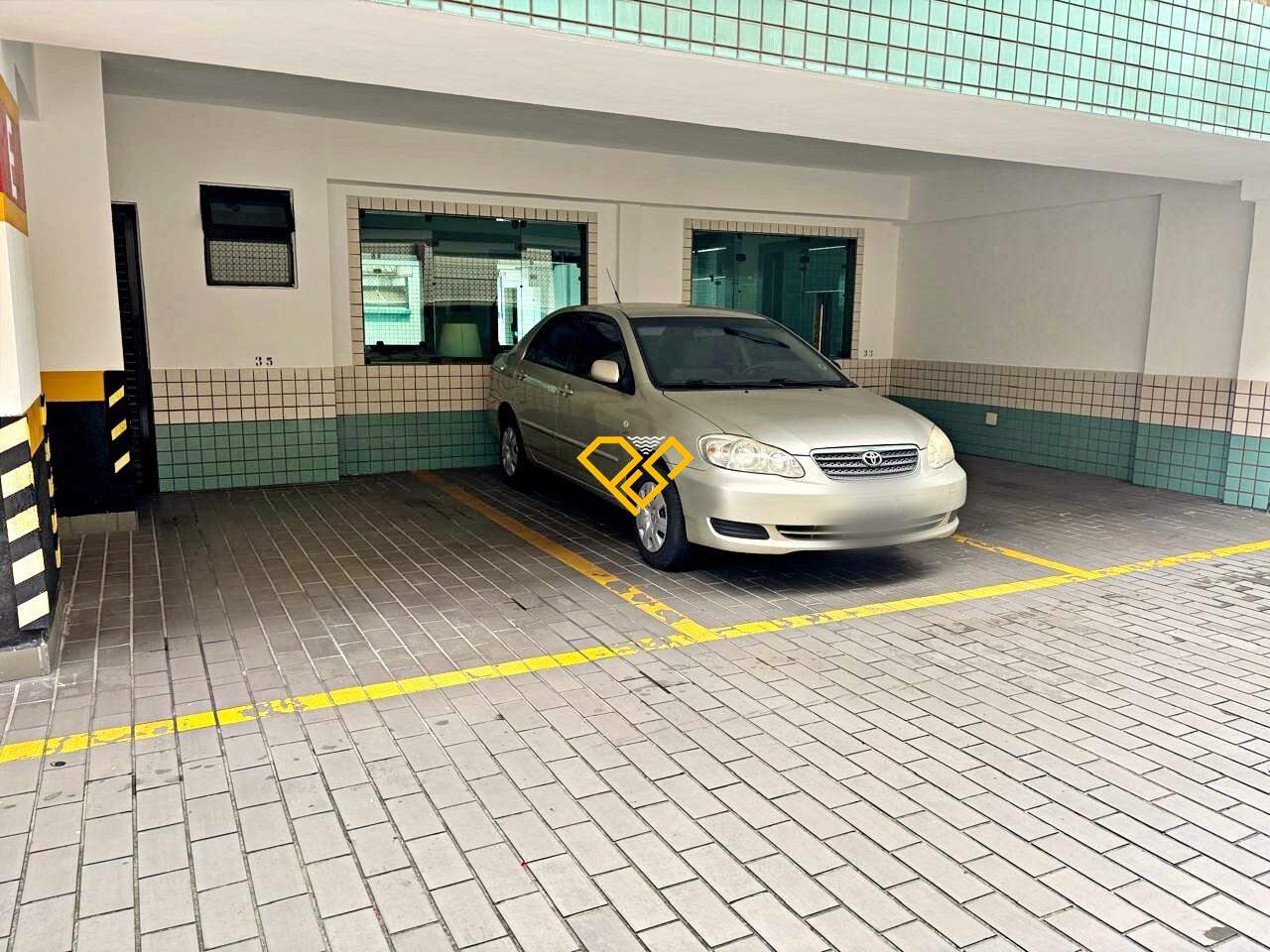 Cobertura à venda no Embaré: Garagem