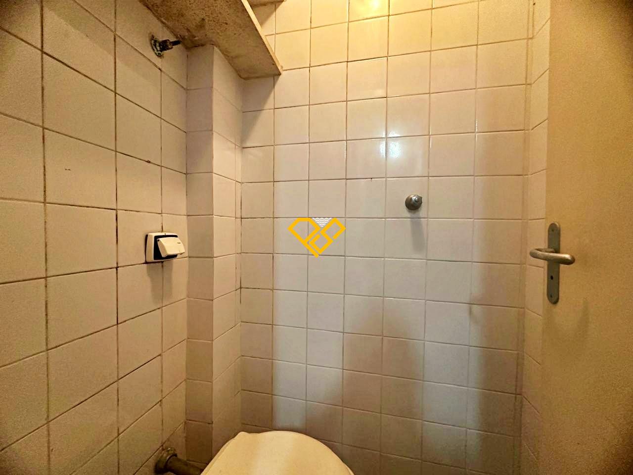 Apartamento à venda no Gonzaga: Wc de serviço