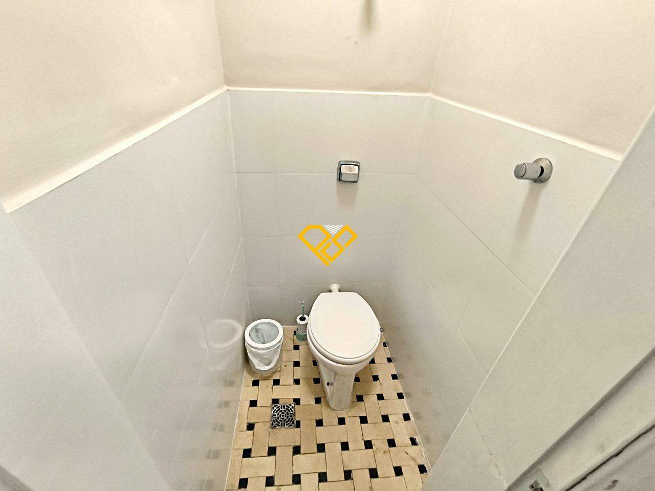 Apartamento à venda no Gonzaga: Wc de serviço