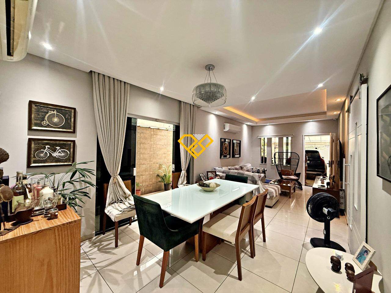 Sobreposta Baixa à venda no Embaré: Sala