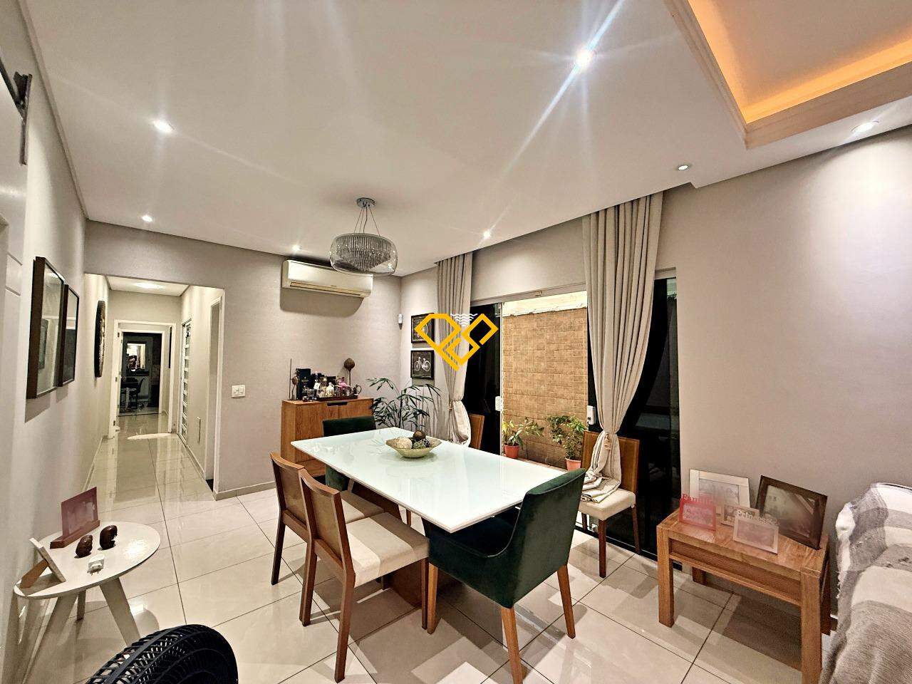 Sobreposta Baixa à venda no Embaré: Sala