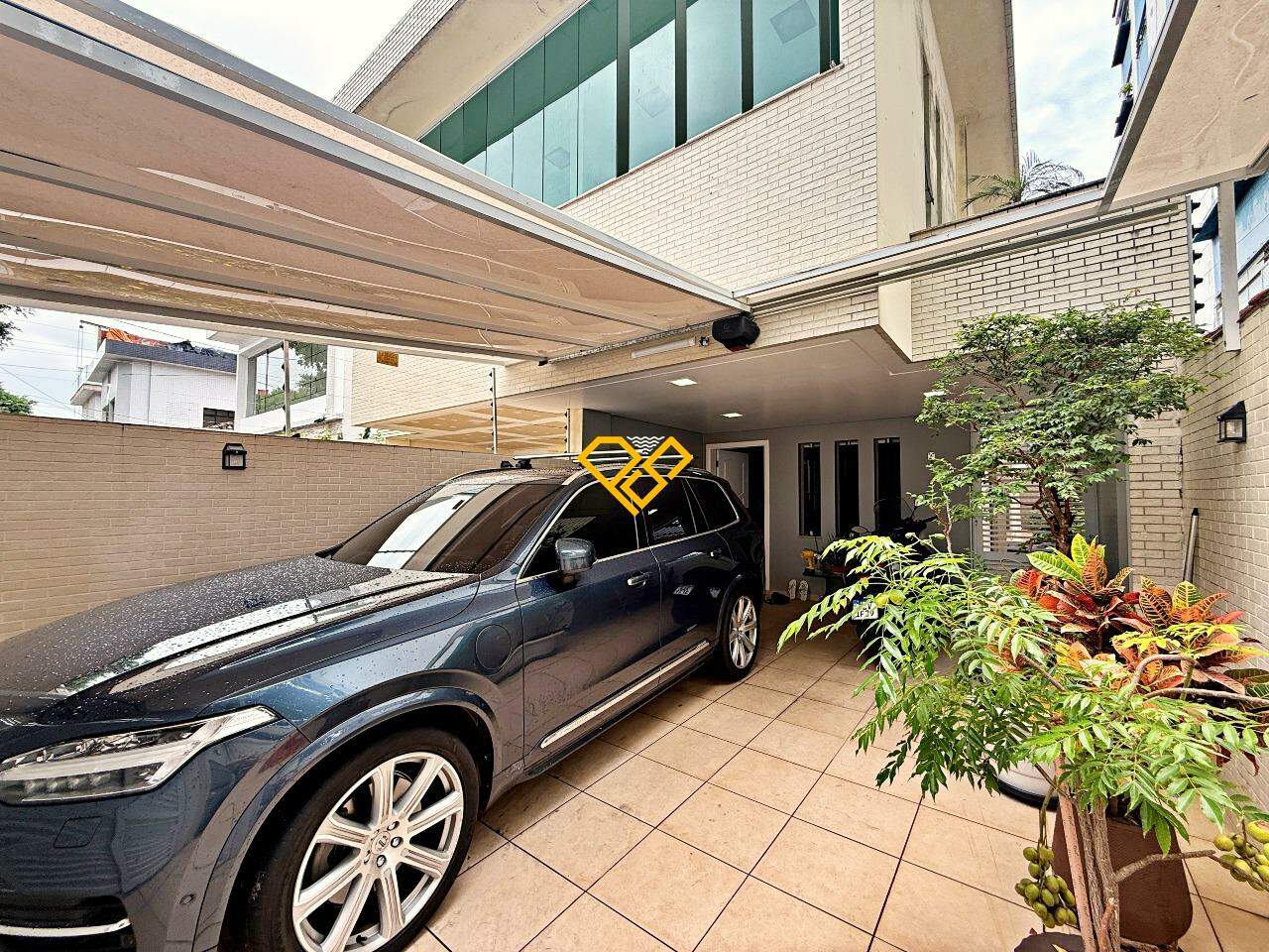 Sobreposta Baixa à venda no Embaré: Garagem