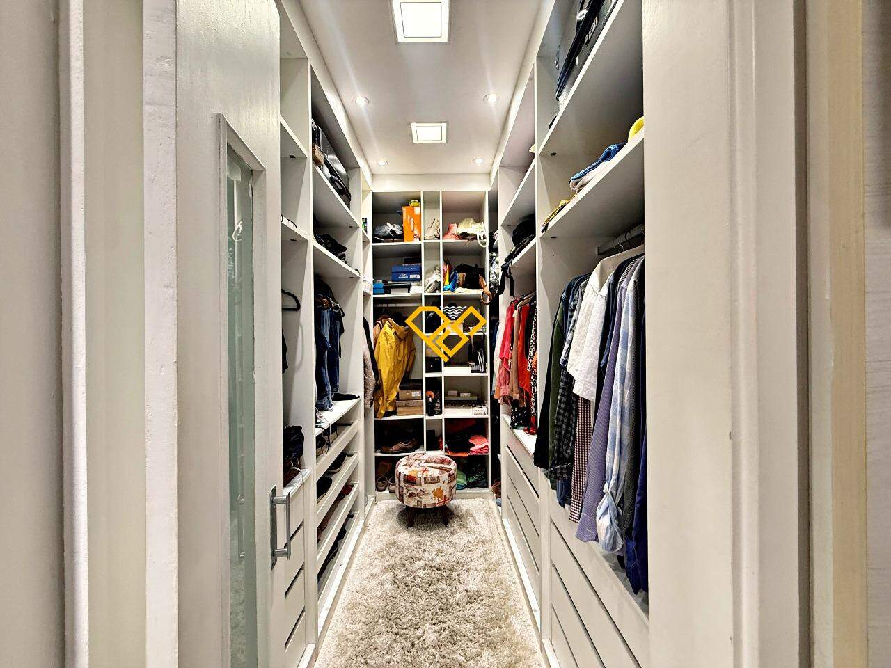 Sobreposta Baixa à venda no Embaré: Suíte 1 - closet
