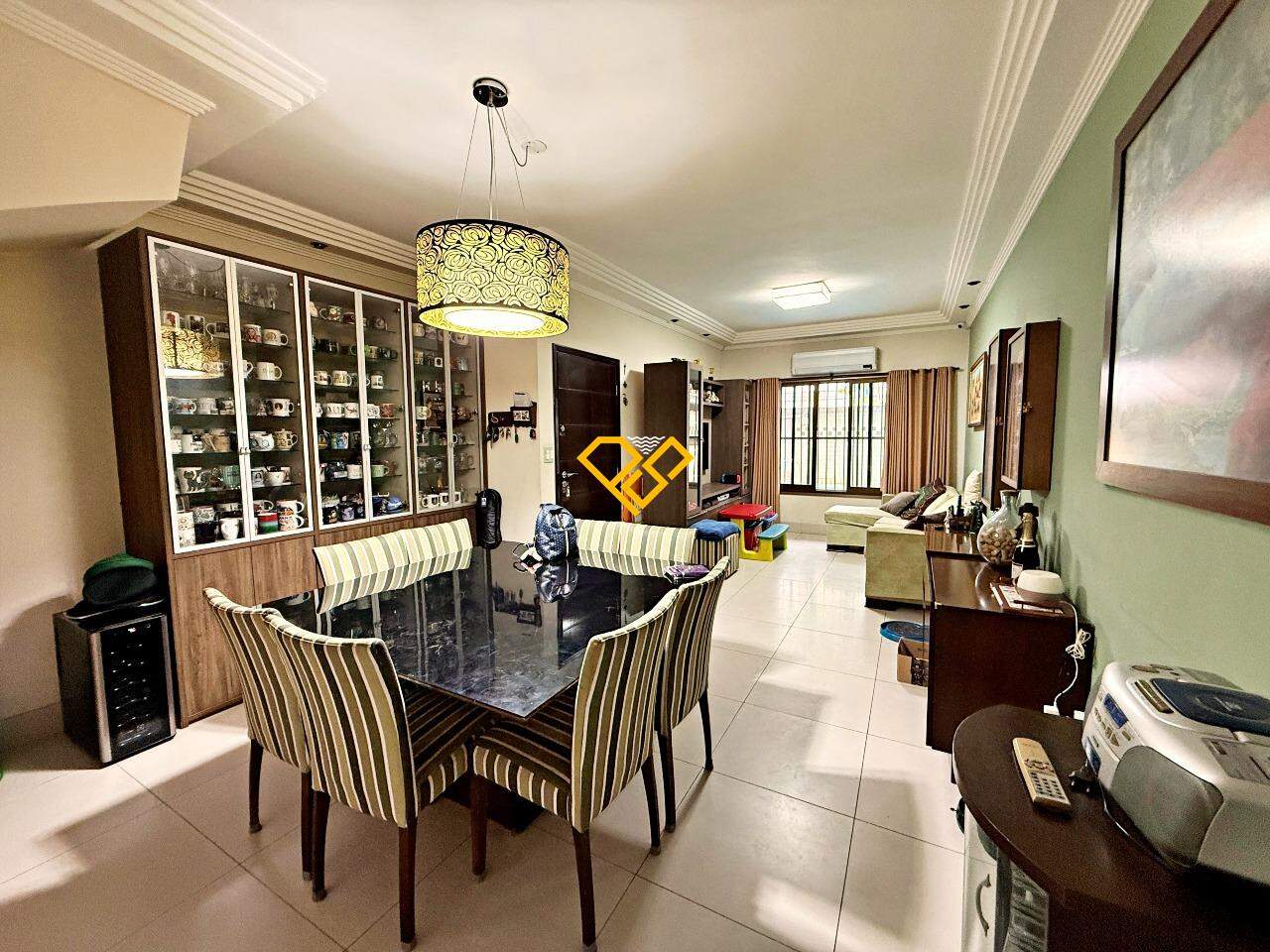 Casa à venda no Embaré: Sala