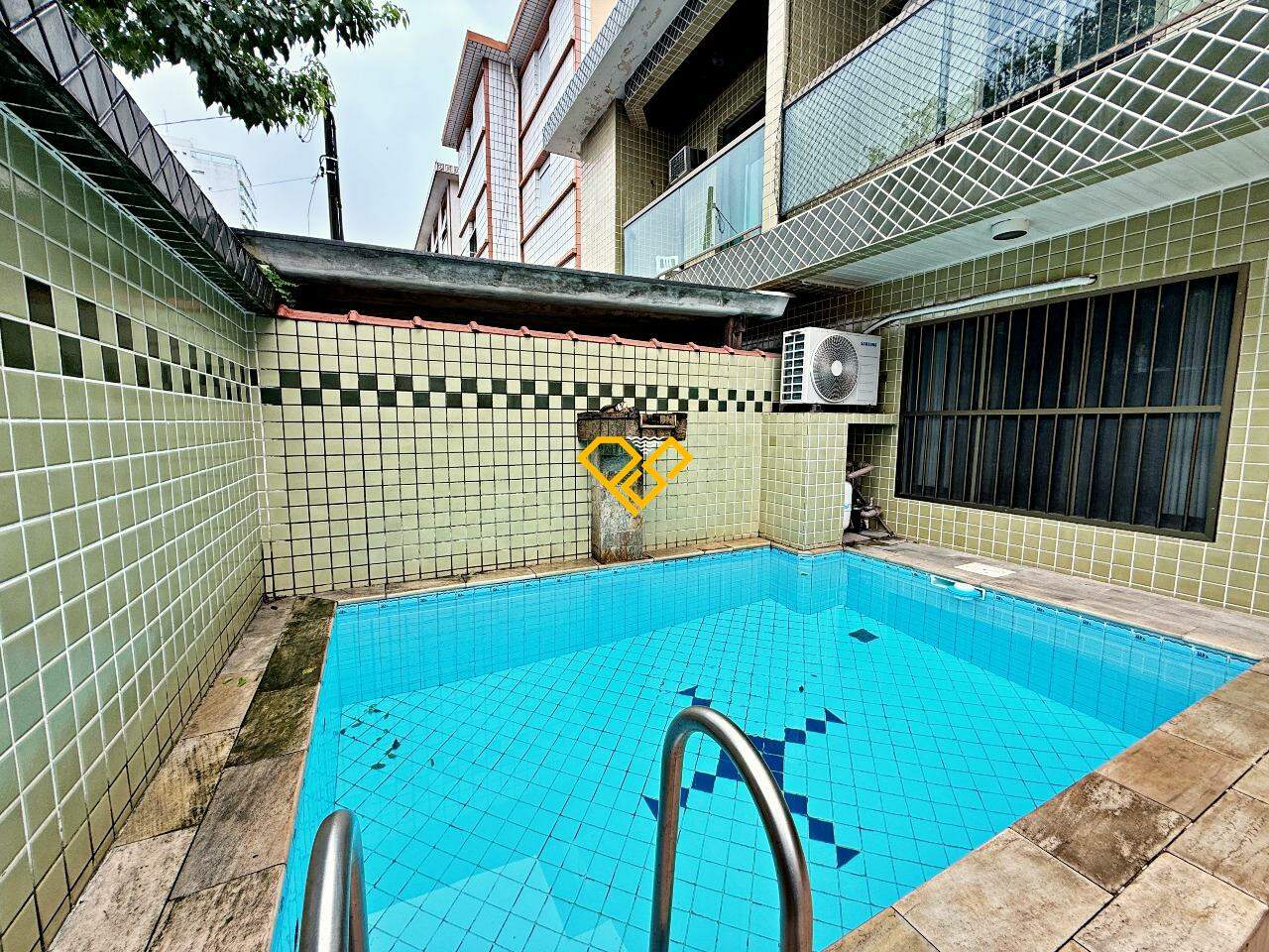 Casa à venda no Embaré: Piscina
